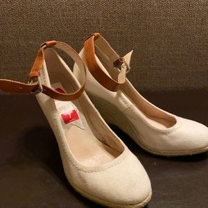 Michael Kors Cream wedges